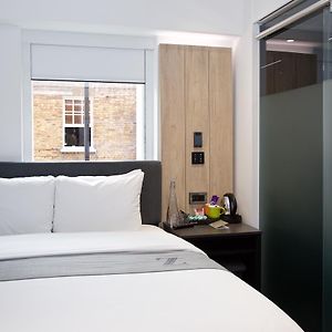 Kamer met een Queen Size Bed